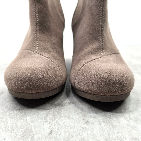 Toms Ankle Wedge Booties Size 6 Tan Suede Comfort Western Desert Chelsea Boots - Picture 4 of 10